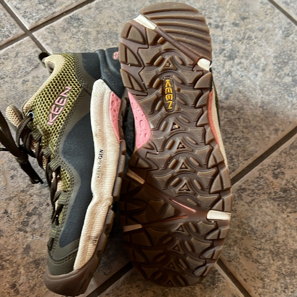 KEEN Women's Olive Green Mesh Hiking Shoes - Picture 2 of 4